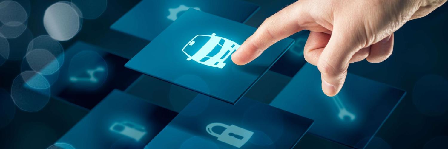 Composição onde uma mão masculina toca em um botão virtual com a imagem de um carro