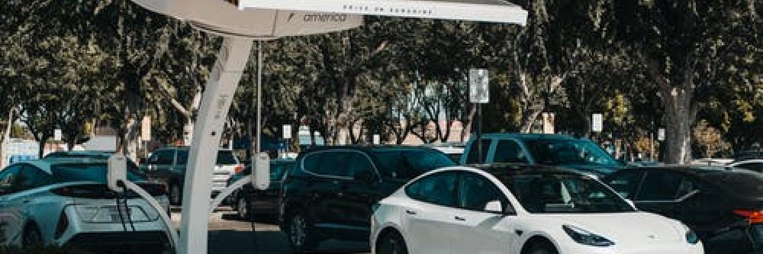 Carro branco elétrico 
